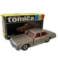 トミカ 黒箱32 トヨタ クラウン 2600 ロイヤルサルーン